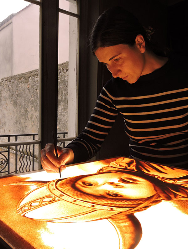Lorène Bihorel avec ses Tableaux de Lumière